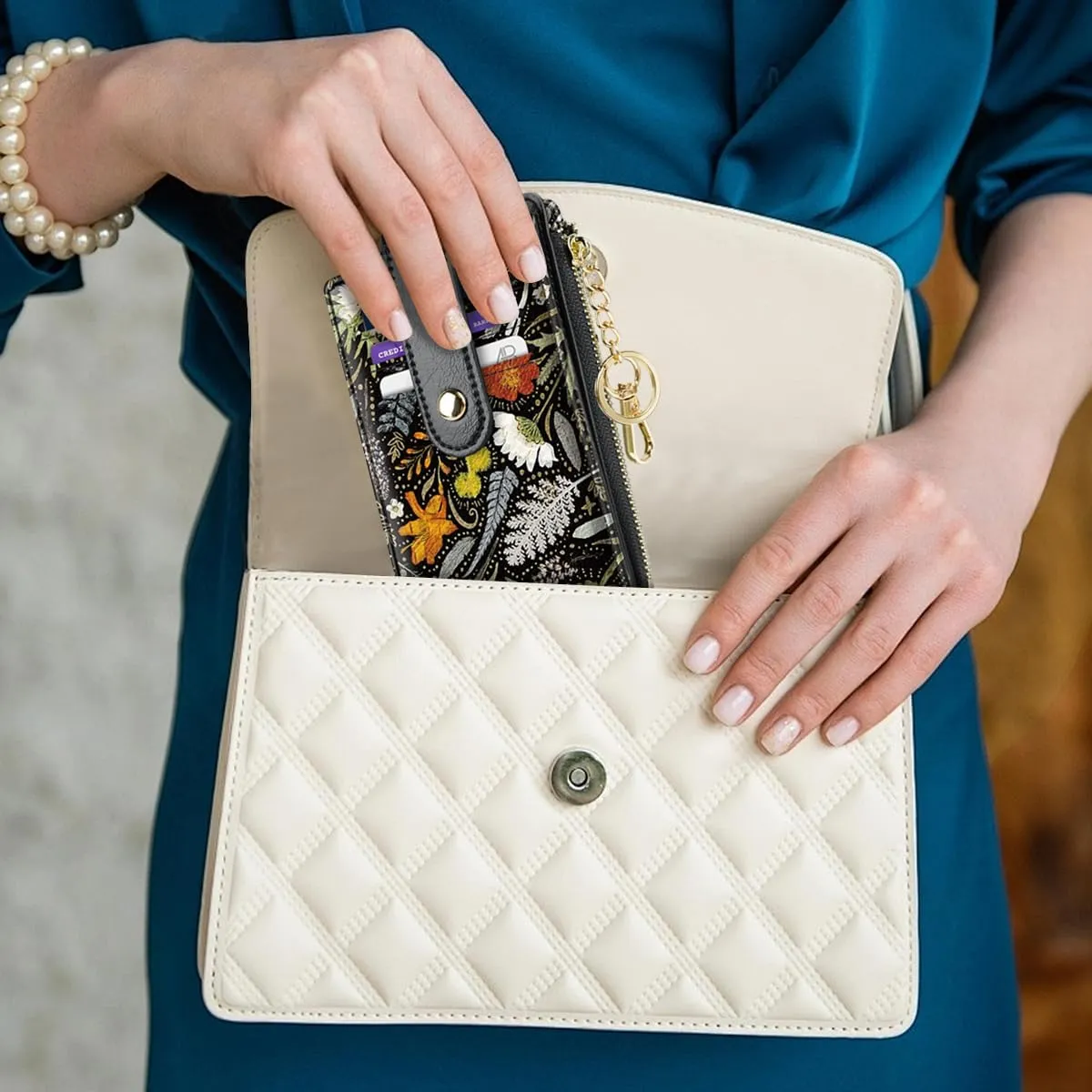 Bifold Wallet RFID Credit Card Wallet Card Holder for Women or Men with Keychain Zipper Pocket,Dried Flowers